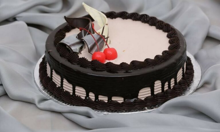 Read more about the article Why Order Cake Online For Your Special Day?