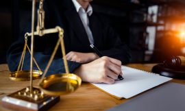 How to Evaluate Lawyers in Dubai Based on Client Reviews