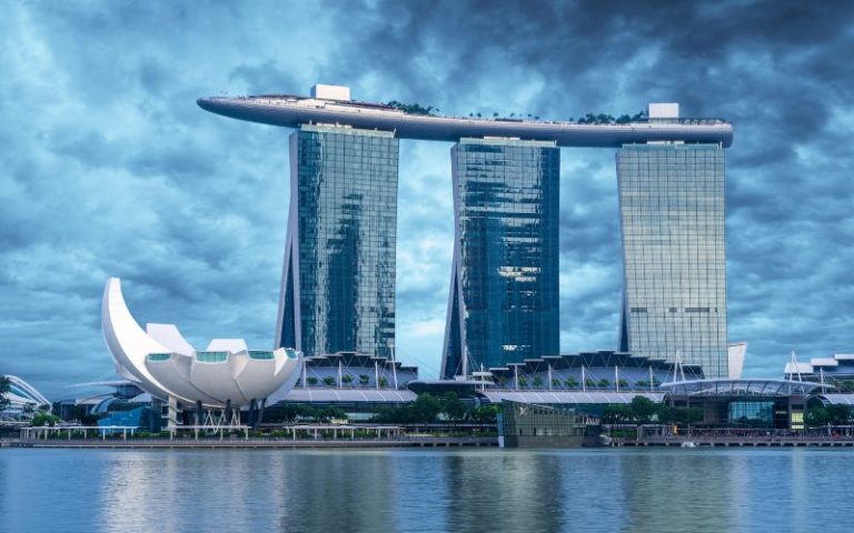 Read more about the article Exploring Marina Bay Sands: From Infinity Pools to Sky Parks