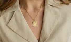 Chic Gold Pendant Necklace: Elevate Your Jewelry Collection