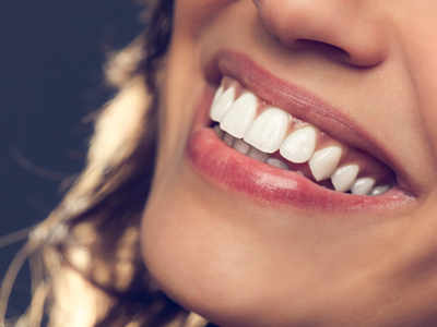 Read more about the article Comprehensive Guide to Teeth Whitening in Dubai