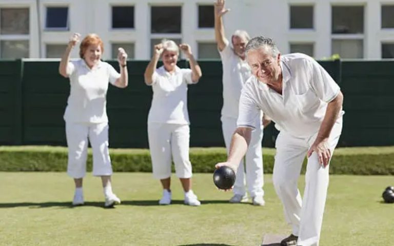 Read more about the article What Are the Categories of Lawn Bowls?