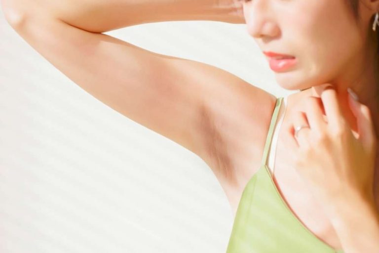 Read more about the article Underarm Whitening Treatments What You Need to Know in Dubai