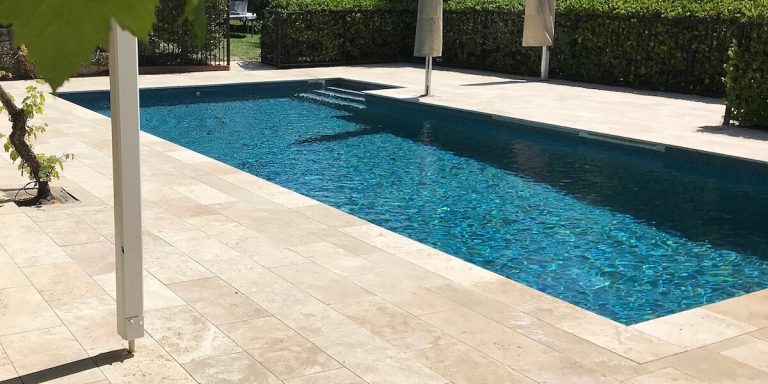 Read more about the article Saltwater vs. Chlorine Pools: Pros, Cons and Maintenance Tips