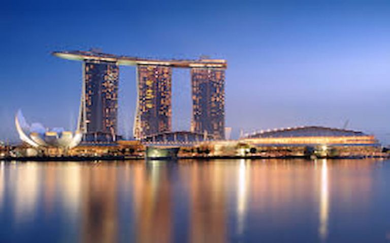 Read more about the article Top Must-See Attractions in Singapore