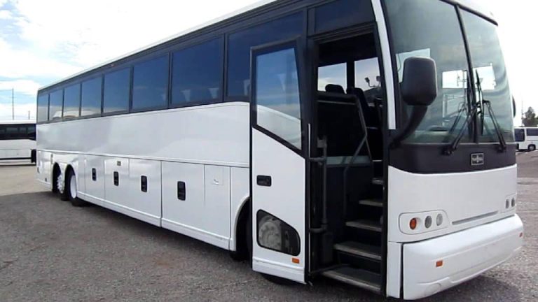 Read more about the article How to Choose the Right Charter Bus for Your Toronto Trip