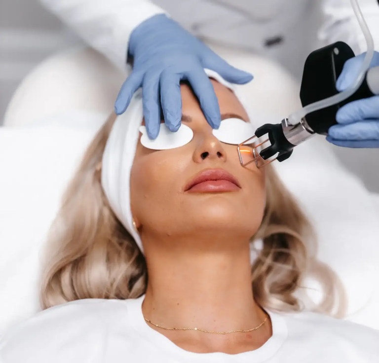 Read more about the article Get Glowing Skin with Fractional CO2 Laser: Costs and Results in Dubai