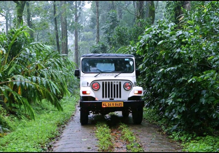 Read more about the article Kolukkumalai Sunrise Jeep Safari: A Thrilling Adventure in the Hills