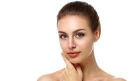 What is the main cause of melasma?