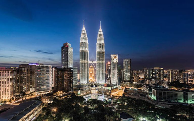 Read more about the article 5 Exciting Things to Do in Malaysia: From Cityscapes to Rainforests