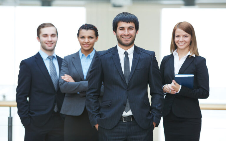 Read more about the article How Uniforms Can Boost Team Spirit in Dubai Businesses