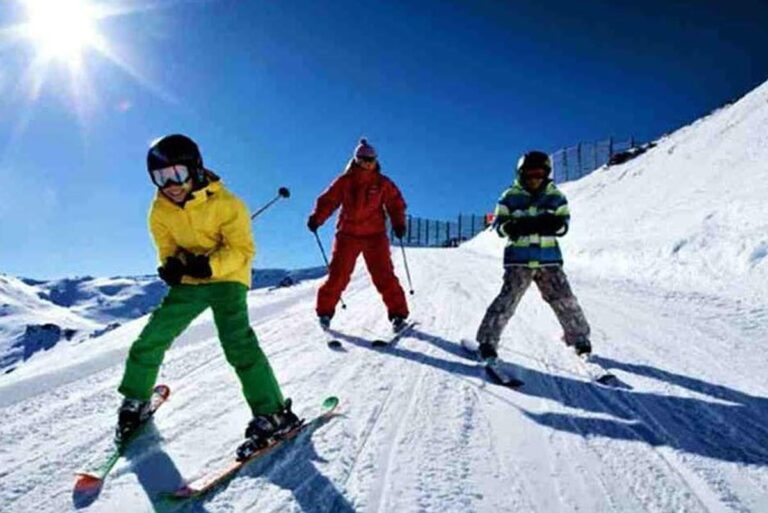 Read more about the article Gulmarg Skiing: A Premier Destination for Skiing Enthusiasts in Kashmir