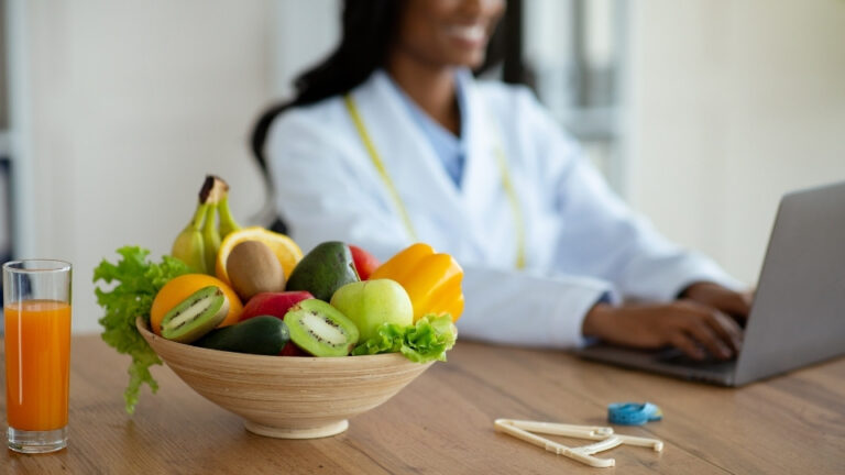 Read more about the article Is a Nutritionist & Dietitian Right for Your Dietary Needs?