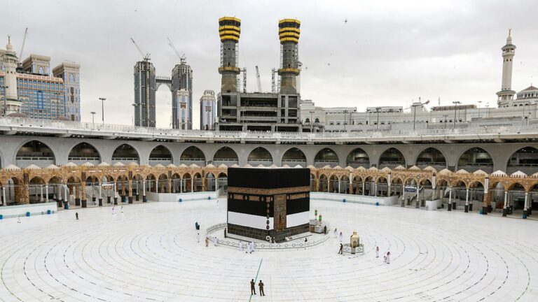 Read more about the article How to Book Cheap Umrah Packages Online