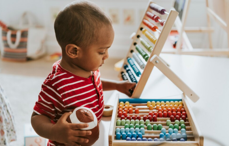 Read more about the article How the Montessori Approach Fosters Independent Thinkers