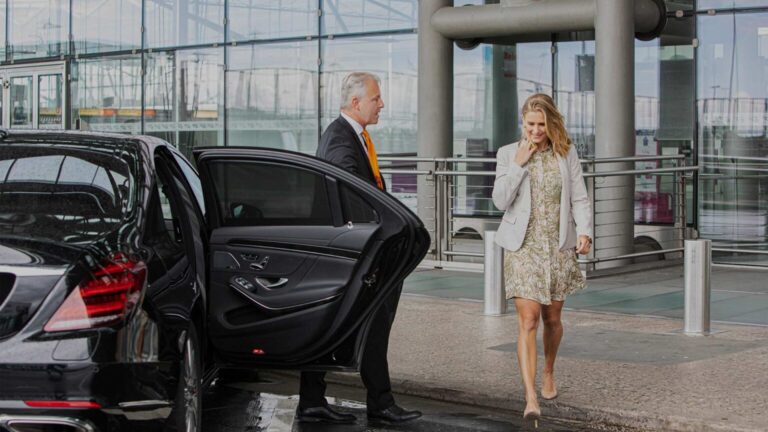 Read more about the article Luxury & Affordable best Chauffeur Service in Melbourne