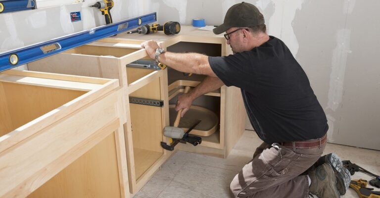 Read more about the article How To Choose Stylish Custom Cabinets For Your Home Renovation?