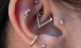 Celebrities in Dubai Who Love Ear Piercing: Trends to Follow