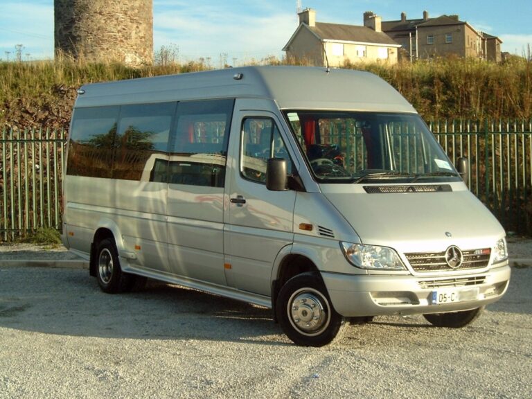 Read more about the article Make Travel Easy with Convenient Minibus Hire Near You