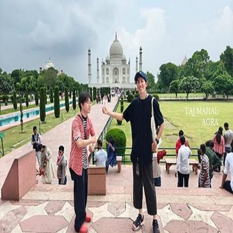 Read more about the article Discover the Magic of Mughal Architecture with a Taj Mahal Day Tour