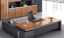 What are the key ergonomic features of a modern office table?