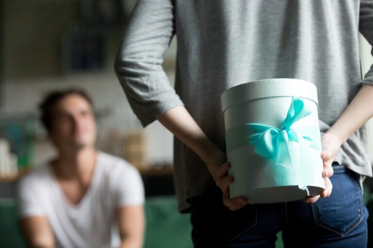 Read more about the article Buy Romantic Gifts for Your Loved Ones and Get Up to 50% Off
