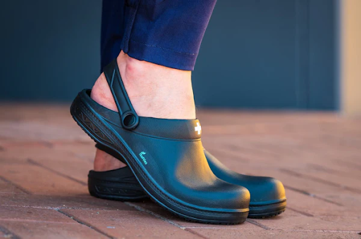 Read more about the article Finding the Perfect Pair: Why Nursing Shoes Matter
