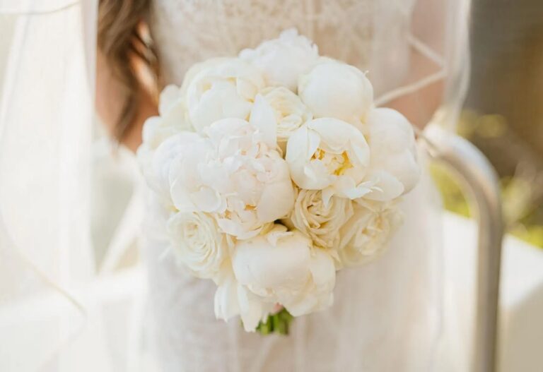 Read more about the article Discover the Magic of Custom Floral Arrangements in OC with The Flower Boutique