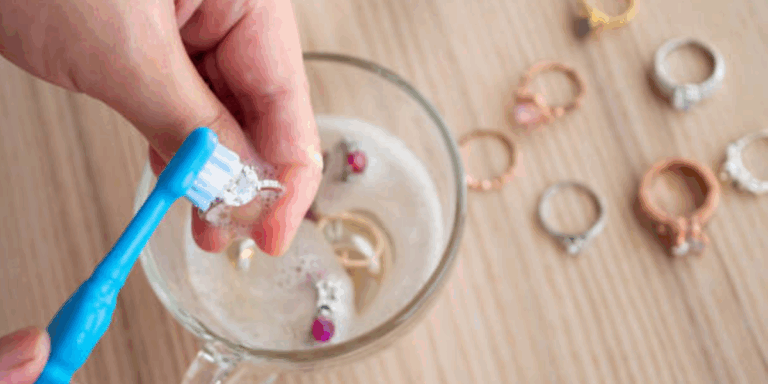 Read more about the article How to Maintain Artificial Jewellery: Cleaning ,Polish & More