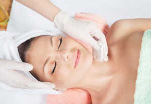 Deep Cleansing Facial for Clogged Pores Best Solution