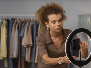 young-woman-organizing-live-shop