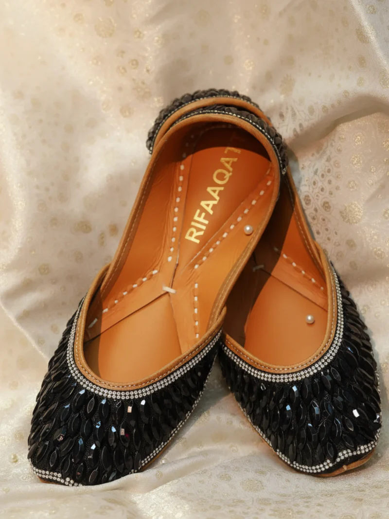 Best Designer Jutti in India for Ladies | Shop at rifaaqatt