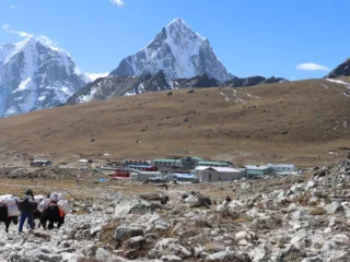 Lobuche-Village