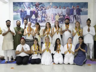yoga-group-rishikesh-1