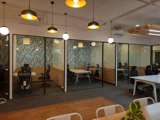 Flexible Coworking Hot Desk for Modern Professionals