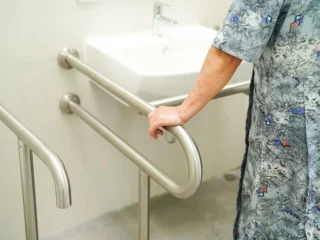 grab-bar-installation-service-for-seniors
