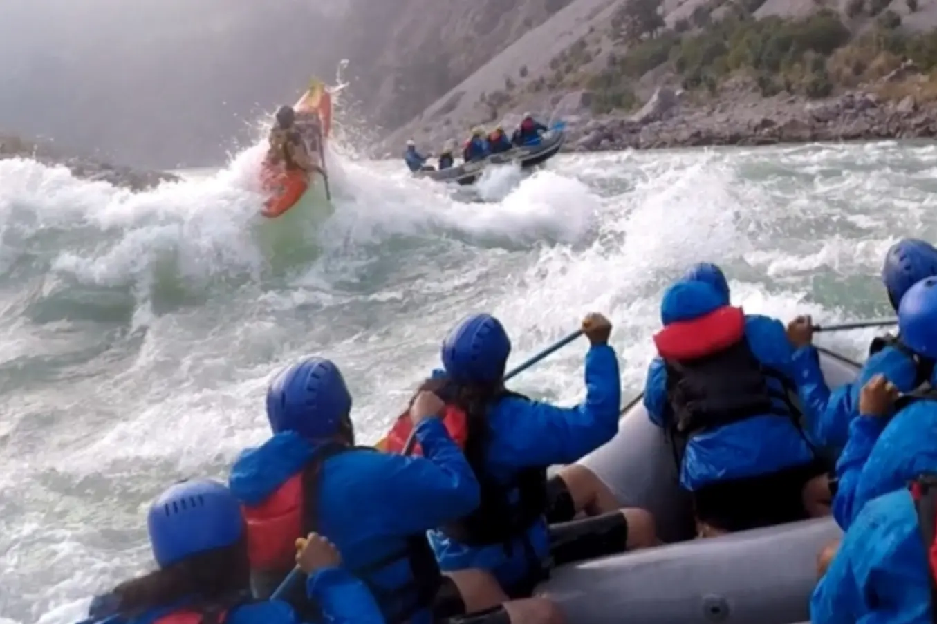 River Rafting in Rishikesh – Exciting Adventure on the Ganges With amazing rapids experience on ganga waves