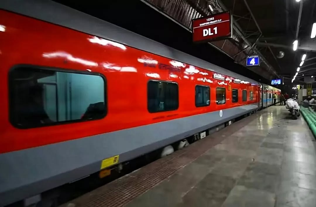 Best Train Ambulance Service in Delhi: ICU Care During Railway Transport