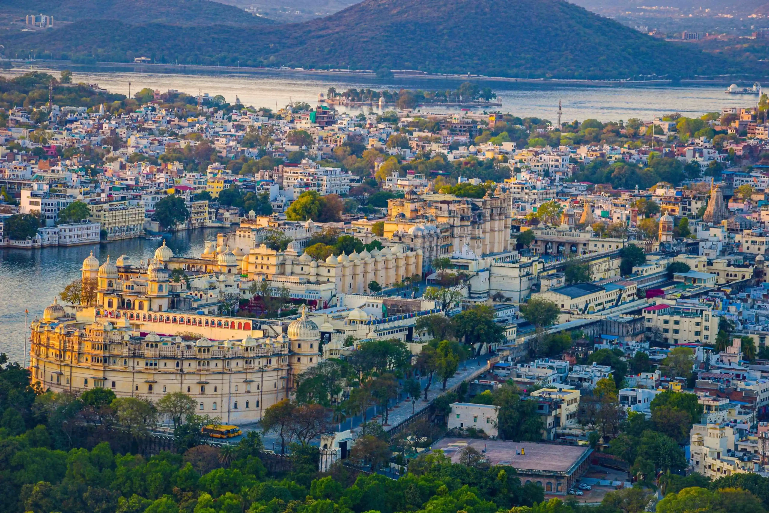 Book 11-Day Luxury Holiday Tours in North India 2026-27