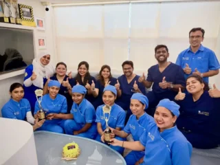 Dr-Inamdars-Dental-Studios-Team-with-FAMDENT-Award