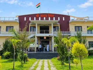 Hotel-in-Gursarai